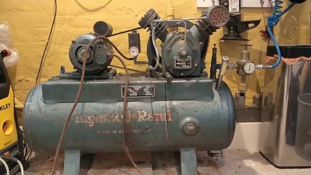 Ingersoll Rand 1962 vintage air compressor running after 30 years смотреть онлайн