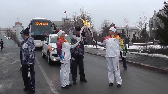 31.12.2013 г . Ольга Пранцузова несет ОГОНЬ ОЛИМПИАДЫ 01500 смотреть онлайн