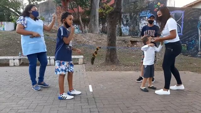 Prof Maria MG I A Reapresentação da brincadeira indígena Cabo de força 30 09 2020 смотреть онлайн