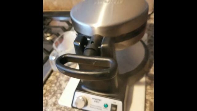 Waring pro professional Belgium waffle maker model number WWM450PC смотреть онлайн