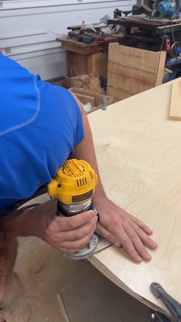 Flush trim on this big backdrop’s curved top! #woodworking #woodshop #maker #router #satisfying смотреть онлайн