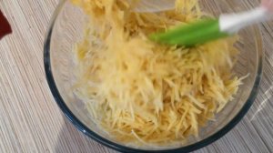 Пирог из слоёного теста с фаршем и картошкой