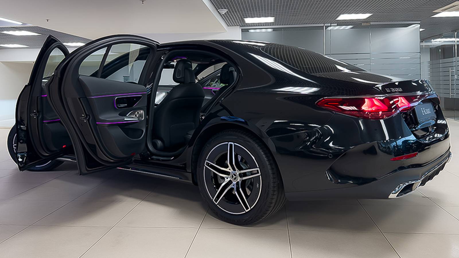 2025 Mercedes-Benz E300 AMG Line - Визуальный обзор экстерьера и интерьера смотреть онлайн