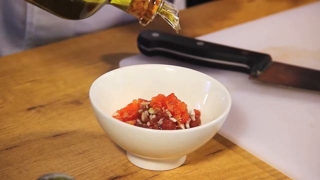 Cucurucho de atún rojo con sorbete de wasabi смотреть онлайн
