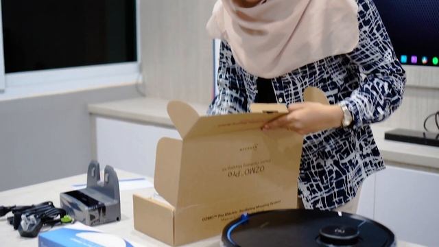 UNBOXING ROBOT VACUUM ECOVACS DEEBOT OZMO T8 AIVI смотреть онлайн