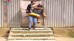 LIFT AND CARRY | WIFE LIFT CARRY HUSBAND IN MARKET