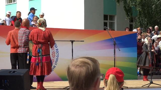 Марийский танец. Радуют гости из Удмуртии. Видео Василия Хайбуллина смотреть онлайн