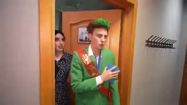 А4 СУПЕРГЕРОЙ от 0 до 100 Лет Челлендж! от РОЖДЕНИЯ до СМЕРТИ за 24 часа 🎬 смотреть онлайн