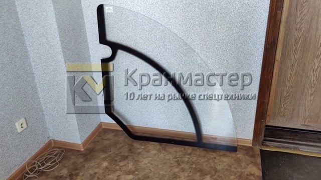 Стекло двери КМК 2.00-6403011 (1115x1124) новой кабины автокрана Клинцы КС-35719, КС-45719, КС-5571 смотреть онлайн