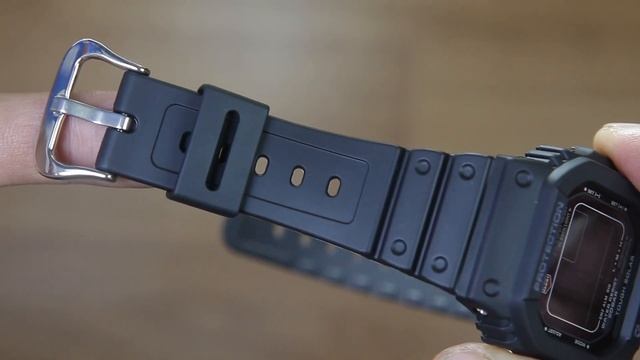 SLIM BUT KICKING ! G-SHOCK GW-M5610-1B - UNBOXING , REVIEW & ADJUSTMENT TUTORIAL смотреть онлайн