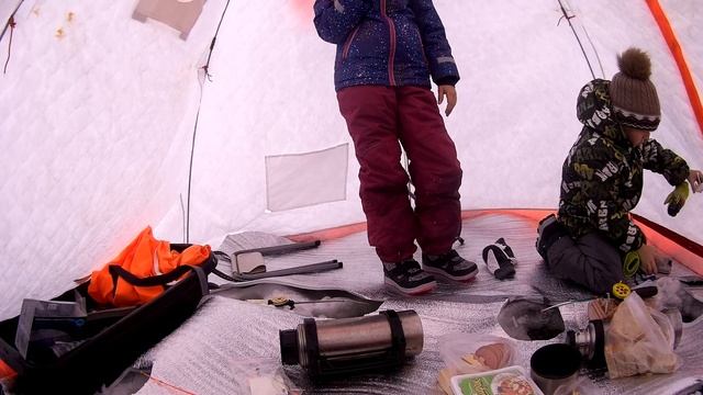 Монстры! Первый ЛЁД 2019-2020 Дети на рыбалке. Ловля ротана. смотреть онлайн