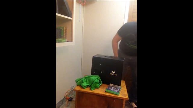 Xbox One: Day One Edition Launching + Unboxing смотреть онлайн