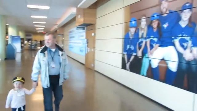 Лева с дедушкой на экскурсии в Вестджете смотреть онлайн