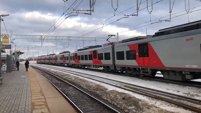 ЭС2ГП-007 и ЭС2ГП-006 Ласточка На станции Царицыно смотреть онлайн