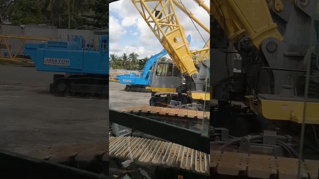 TEREX DEMAG Boom Dismantle using Tadano Mantis 120t Mayon Machinery Rentrade Inc Yard. смотреть онлайн