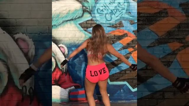 The hottest twerking video I've seen so far! смотреть онлайн