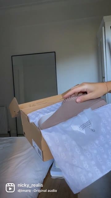 Unboxing my new UGGs #exclusive #fyp #ugg #trending #style #unboxing #unboxingvideo смотреть онлайн