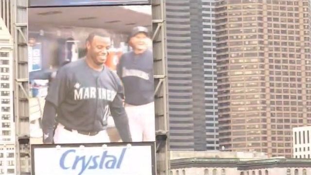 Griffey raising the 12th man flag смотреть онлайн