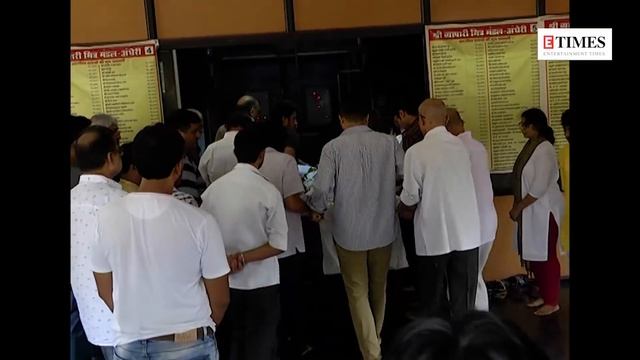 Rita Bhaduri passes away, friends and family attend her funeral смотреть онлайн