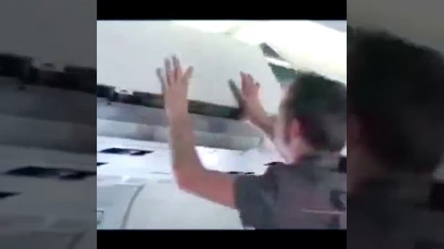 Идиот в самолете смотреть онлайн