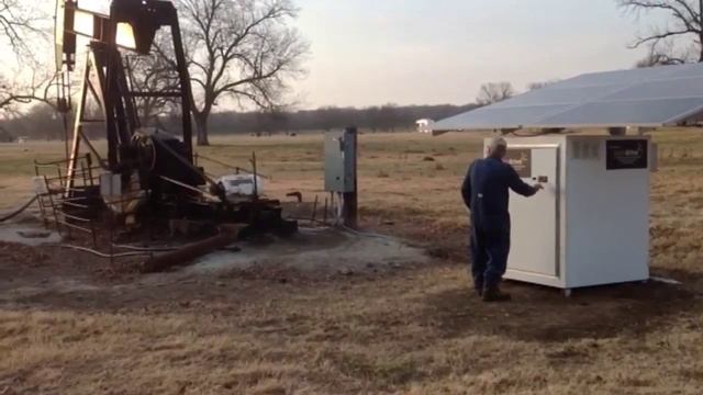 Oil pump jack powered by North Creek Energy's Solar Drive смотреть онлайн