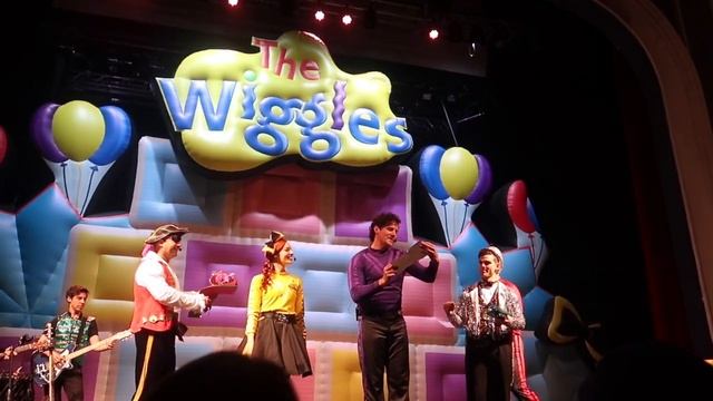 We went to the WIGGLES! Best Day. смотреть онлайн