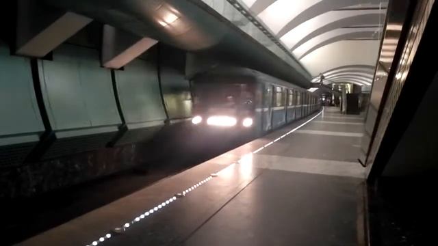 Прибытие состава 81-717.5М/714.5М "Номерной" на станцию Зябликово смотреть онлайн