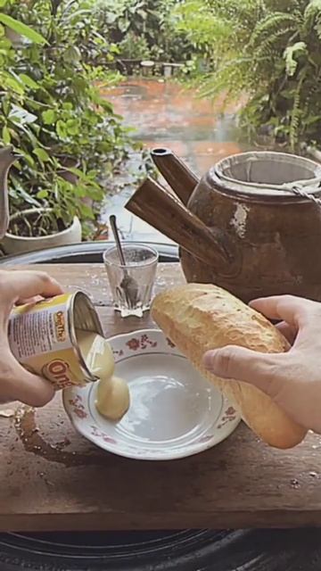 một chiếc cà phê vợt ngày mưa...#tuổithơ #trovetuoitho #caphevietnam смотреть онлайн