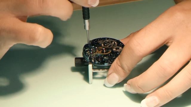 Make your own swiss watch with Initium! смотреть онлайн