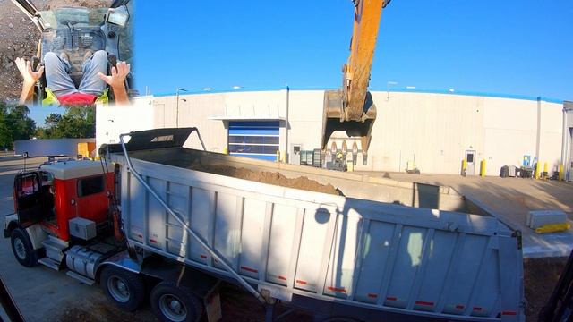 How to Load an Onroad Truck with an Excavator смотреть онлайн