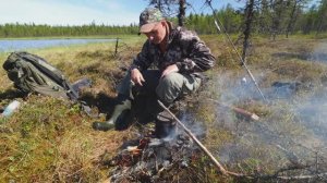 Одиночный пеший поход на таёжное озеро. Заночевал в лесу. Рыбалка на щуку.