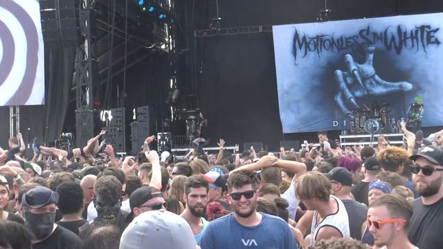 Motionless In White Mosh Pit @ Louder Than Life Festival Live set 9/27/19 LTL Louisville KY 2019 смотреть онлайн