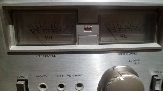 GRADIENTE CD-2800 VUs COLORIDOS смотреть онлайн