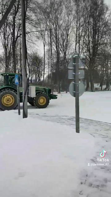 зима 2022. Чистка снега на джонДир 8345R смотреть онлайн