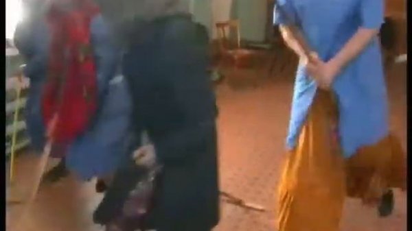 Танец уборщиц.mp4