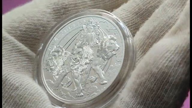 1 фунт 2024 г остров Святой Елены 1 унция серебро .999 Ксибела и львы Cybele and the Lions смотреть онлайн