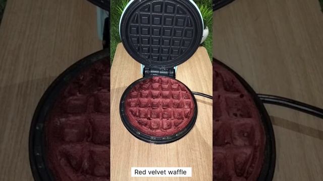 Red velvet waffle #waffel #shortvideo #youtuber #viralvideo #happyvalentinesday #foodie #yummywaffe смотреть онлайн