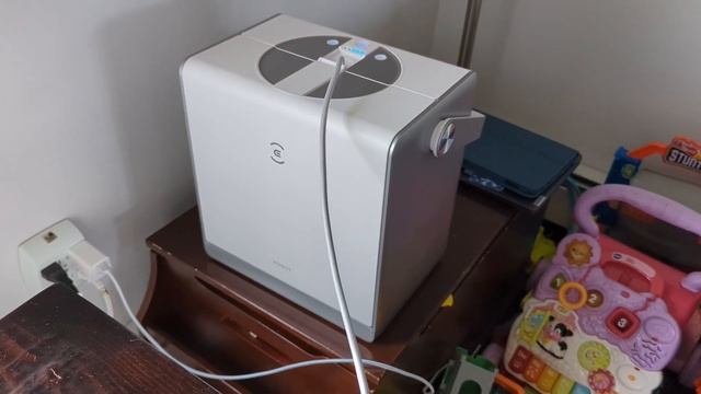 I have a ROBOT that MOPS my WINDOWS! (Ecovacs Winbot W2 Omni) смотреть онлайн