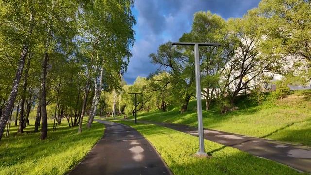 Прогулка по набережной Волги в городе Конаково