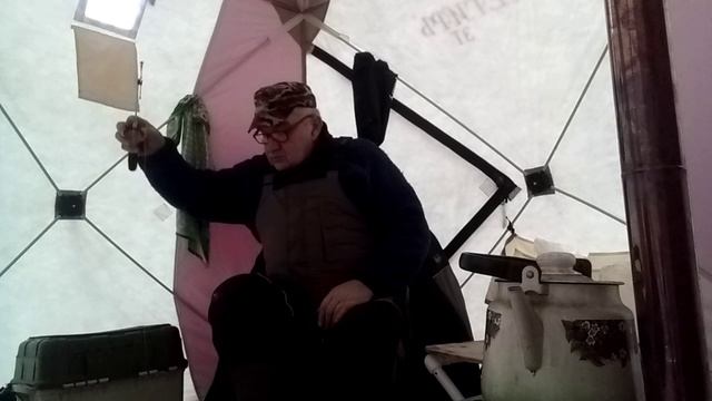 Один на реке, вот это повезло клевало аж кивок загибало. смотреть онлайн