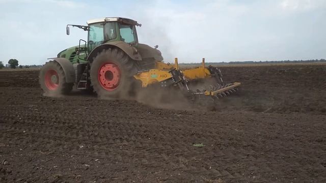Fendt Vario 936 + AIO TIEFENGRUBBER смотреть онлайн