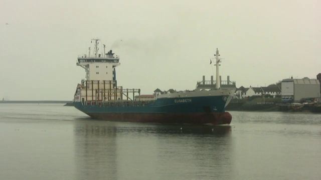 Containership Elisabeth Arriving On The River Tyne 10th March 16