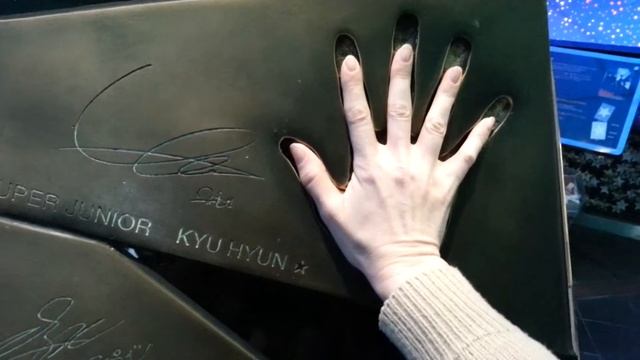 Аллея звезд Универмаг Лотте Star Avenue Lotte Department Store смотреть онлайн