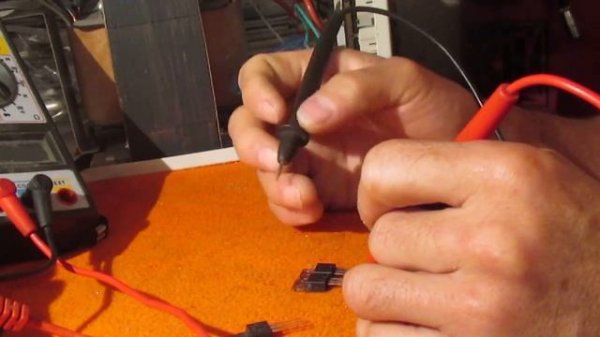 Testando mosfets  irf 2807