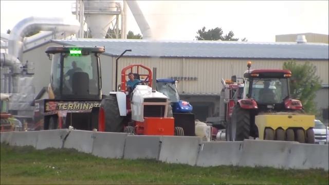 11,500lb Pro Farm Tractors Pulling in Marengo, IA 8/24/2013 смотреть онлайн