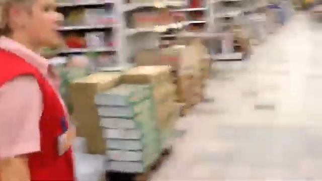 Житель Ужгорода заснял в одном из магазинов огромную крысу смотреть онлайн
