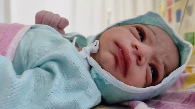 Lovely newborn baby boy #weight 2.660 kg, 37 weeks gestation@BabyWorld22 смотреть онлайн