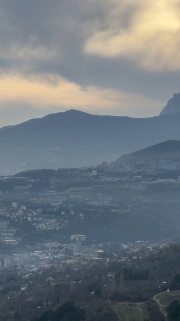 Новое бесподобное место в Ялте. Тропа Уч-Кош. Ялта 2025 смотреть онлайн