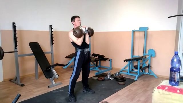 Карантин. Первый день, гири 16+16, пока 104 раза. 10 мин смотреть онлайн