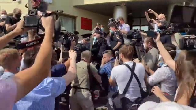 Моментальое задержание активиста возле Люблинского суда . смотреть онлайн